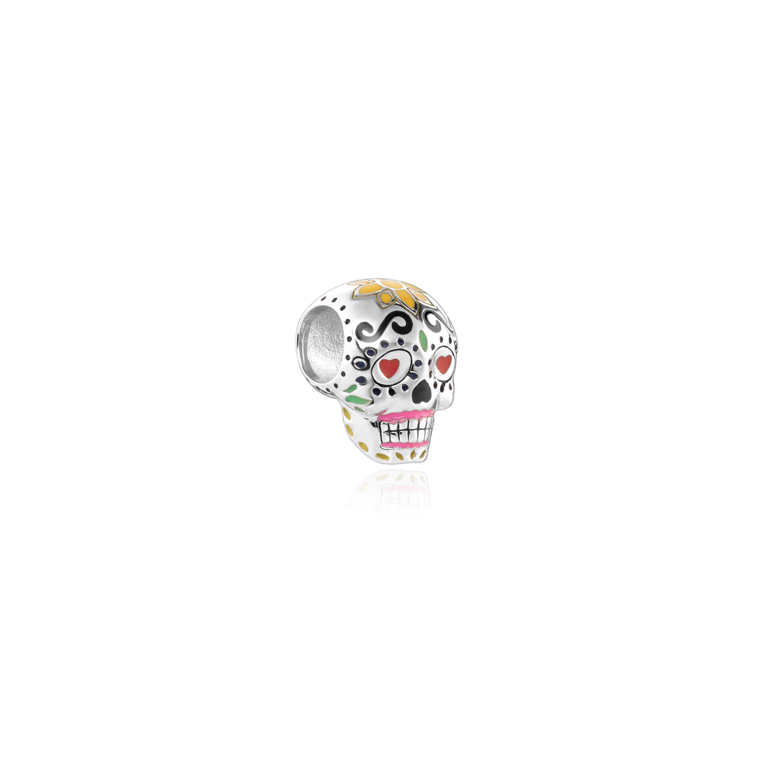 Chaveiro em forma de caveira decorada com cores vibrantes e detalhes de coração, com fundo branco.