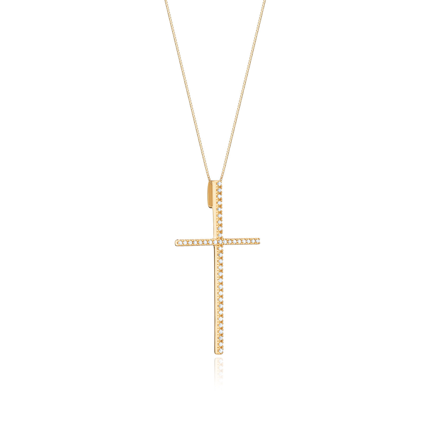 Colar com pingente de cruz dourado, decorado com pequenas pedras brilhantes.