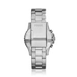 Relógio prata com pulseira de metal e fechamento de pressão, vista de trás com marca "FOSSIL" no fechamento.