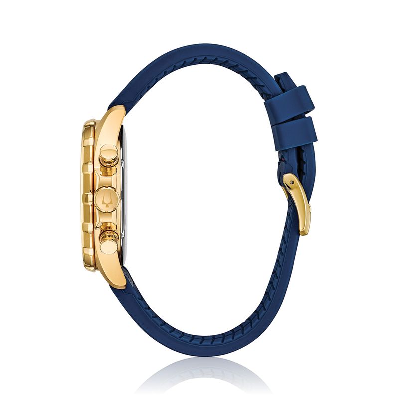 Relógio com pulseira azul e caixa dourada, visto de lado, com botões na lateral.