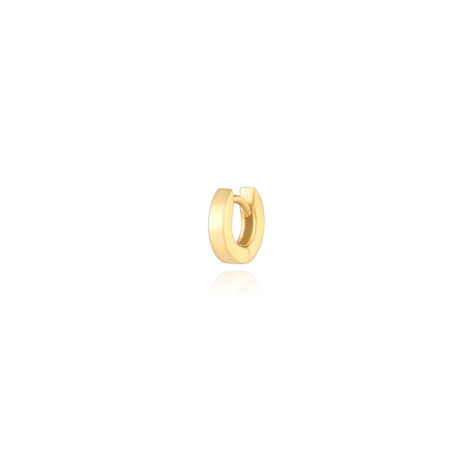 Anel de argola dourado com acabamento liso, exibido contra fundo branco.