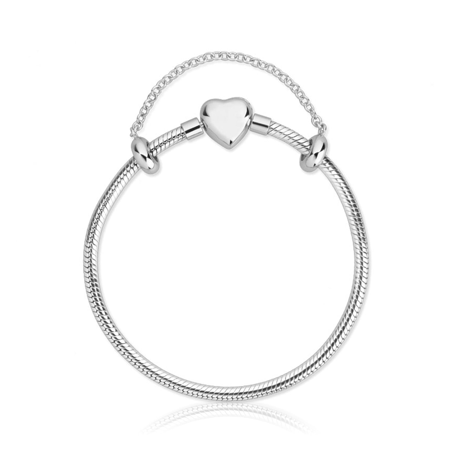 Pulseira prateada com coração em destaque e detalhes de elos arredondados e trama texturizada.
