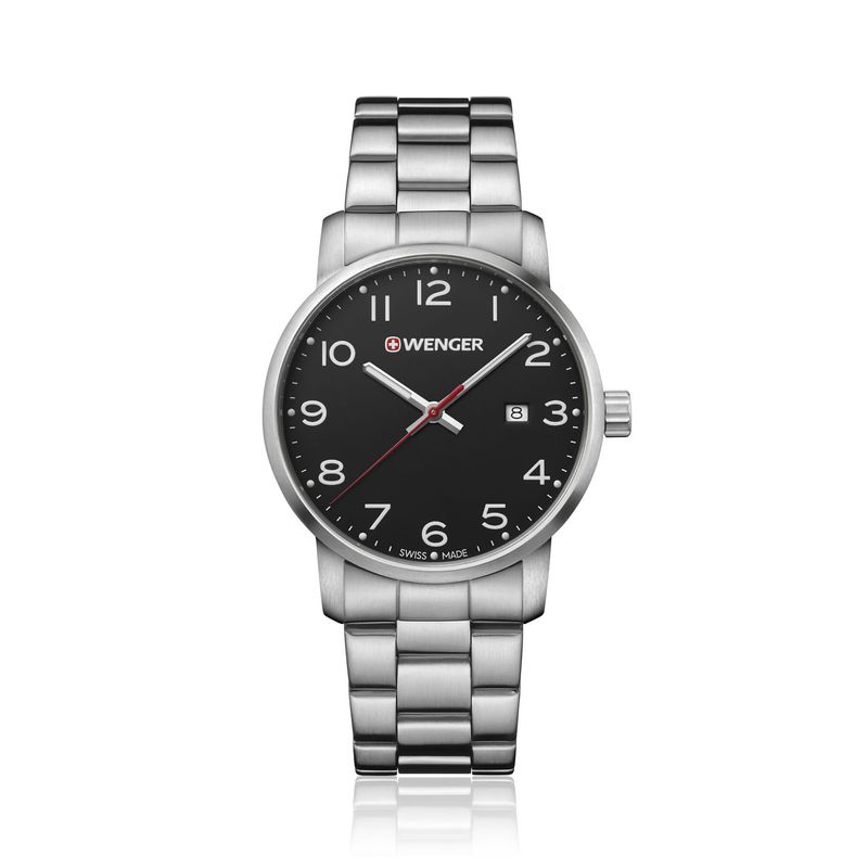 Relógio masculino com pulseira de aço prateada, mostrador preto, marcadores numéricos brancos, data e ponteiros prata e vermelho.