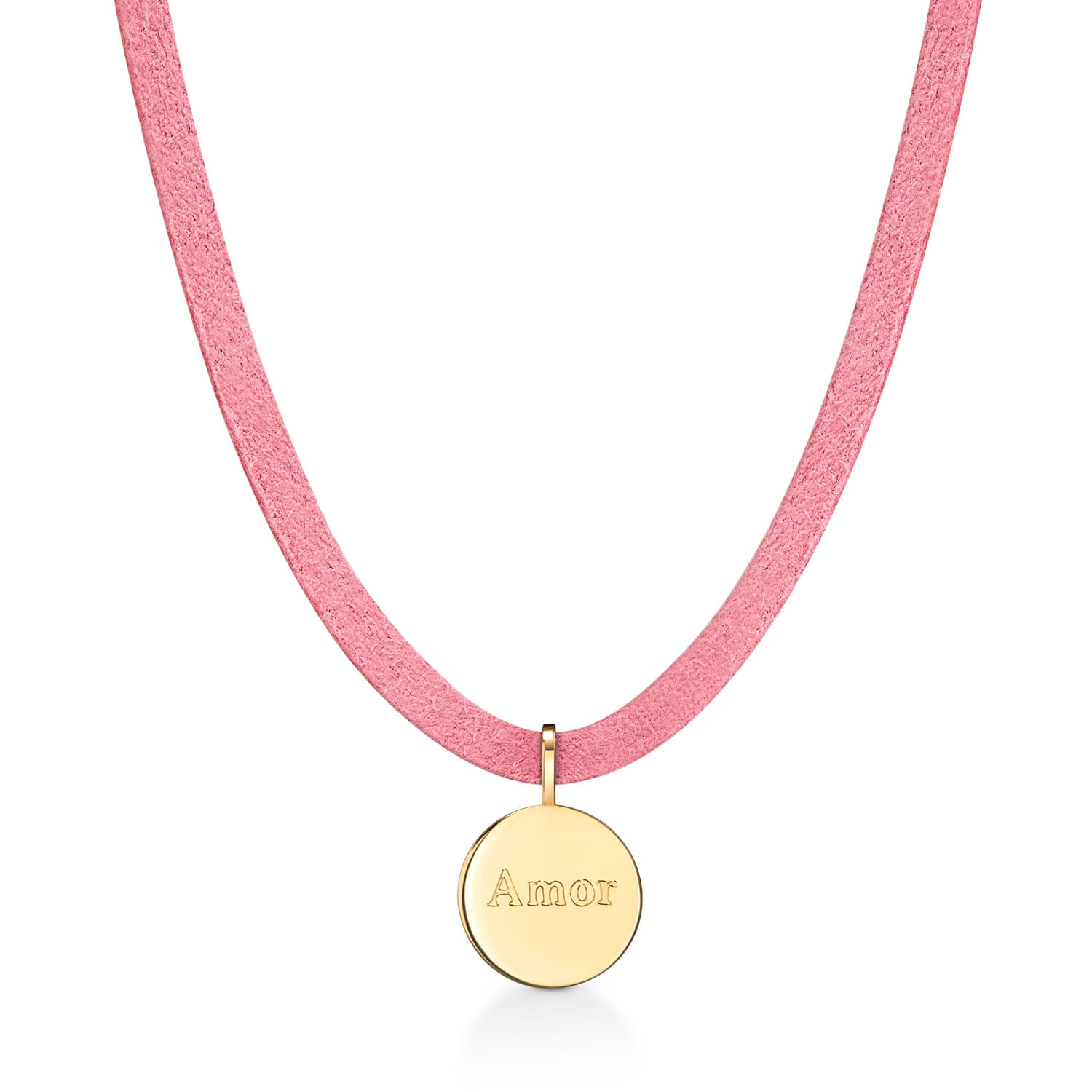 Colar com fita rosa e pingente dourado circular com a palavra "Amor" gravada.