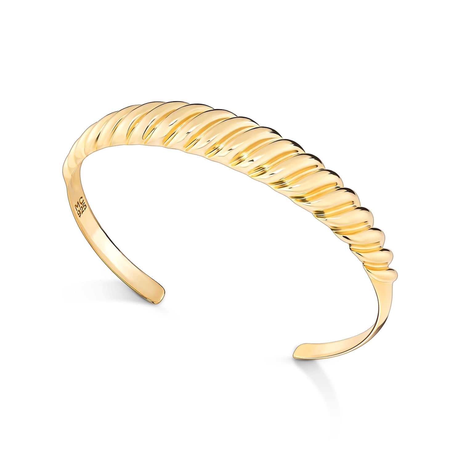 Pulseira dourada com detalhe em espiral, aberta na lateral, em fundo branco.