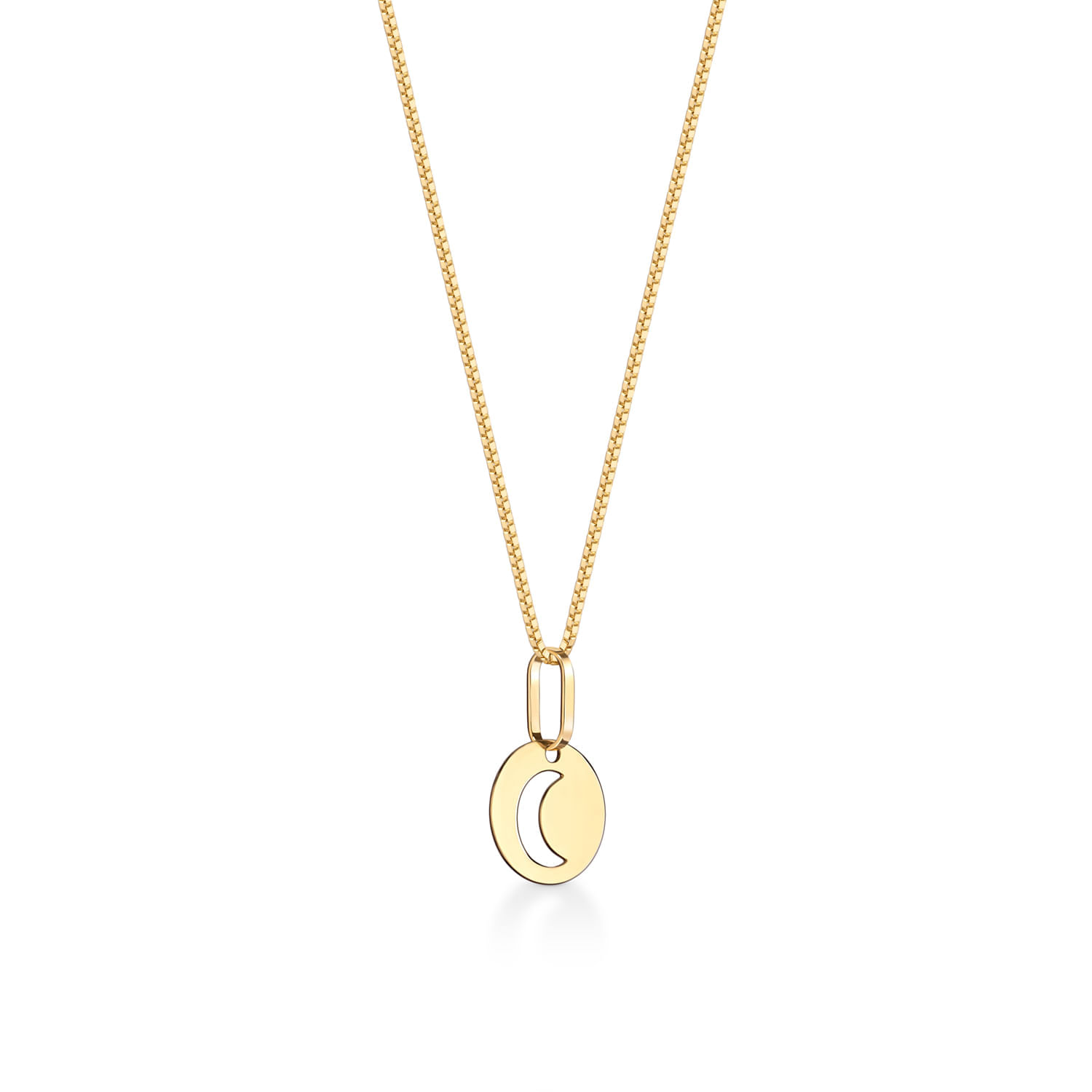 Colar dourado com pingente em forma de lua crescente, suspenso em corrente delicada.
