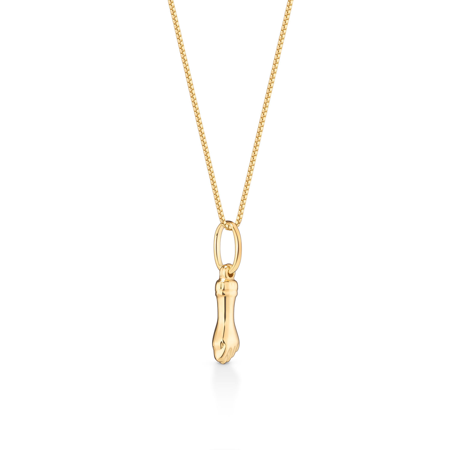 Colar dourado com pingente de pé humano no centro.