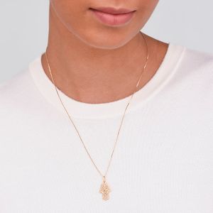 Pingente Hamsa com 3 Pontos de Diamantes e Safira Azul em Ouro Amarelo 18k