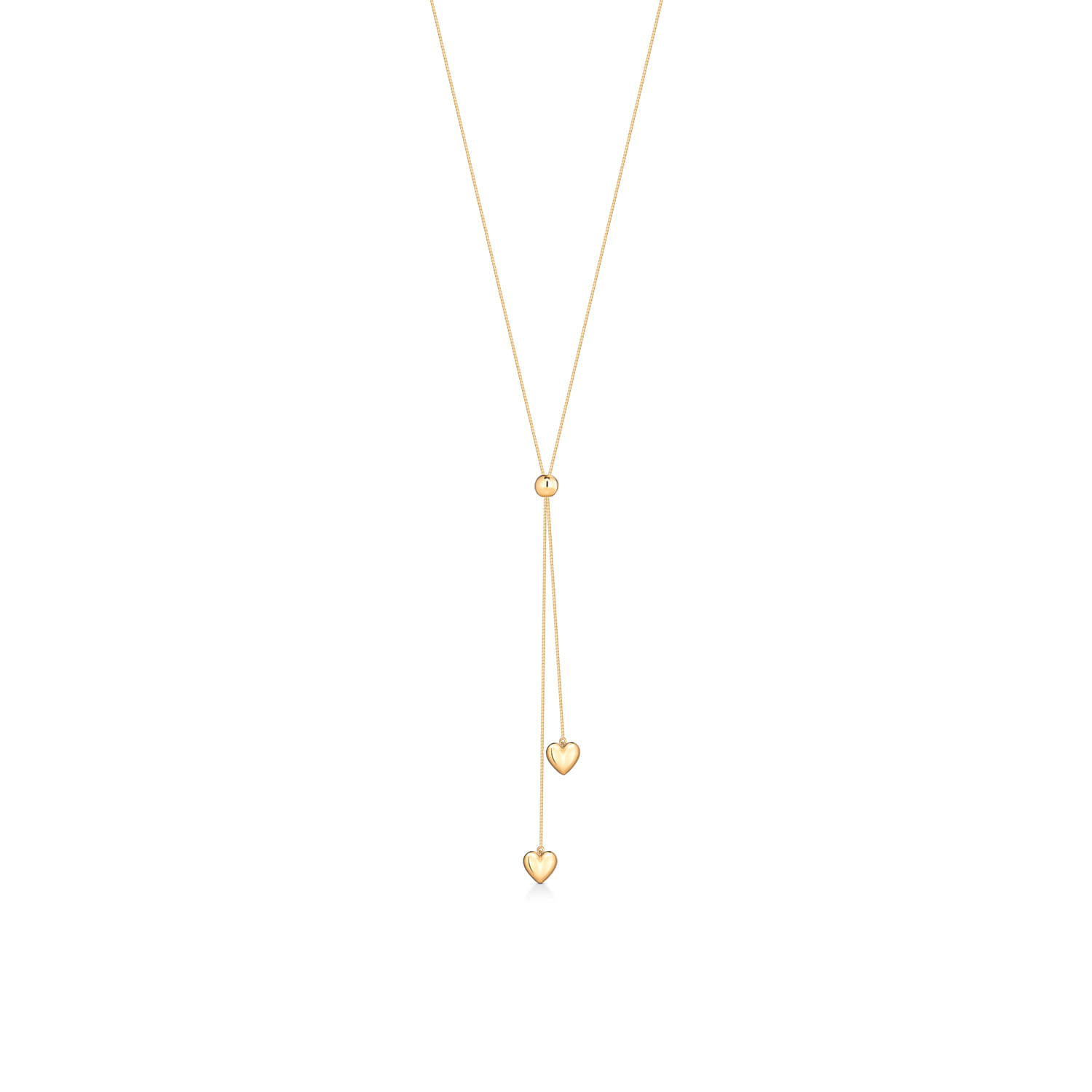 Colar dourado com três pequenos corações pendurados em uma corrente fina.