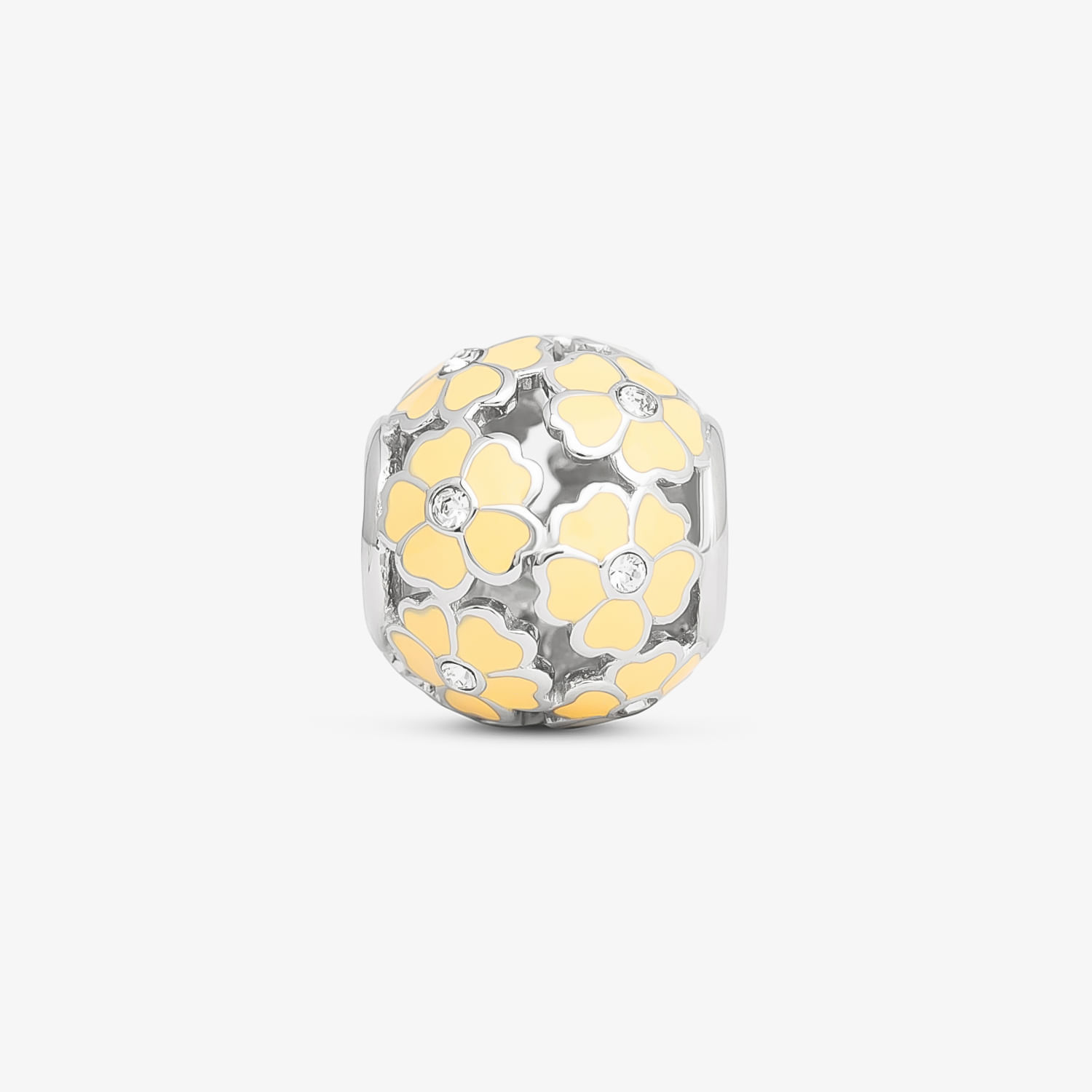 Berloque de prata com esmalte amarelo e pequenos cristais decorativos em forma de flores.