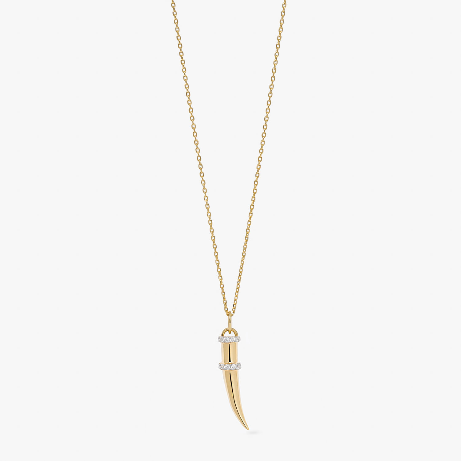 Colar dourado com pingente de dente com detalhes em prata e cristais.