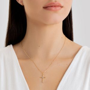 Pingente Cruz com 3 Pontos de Diamantes em Ouro Amarelo 18k