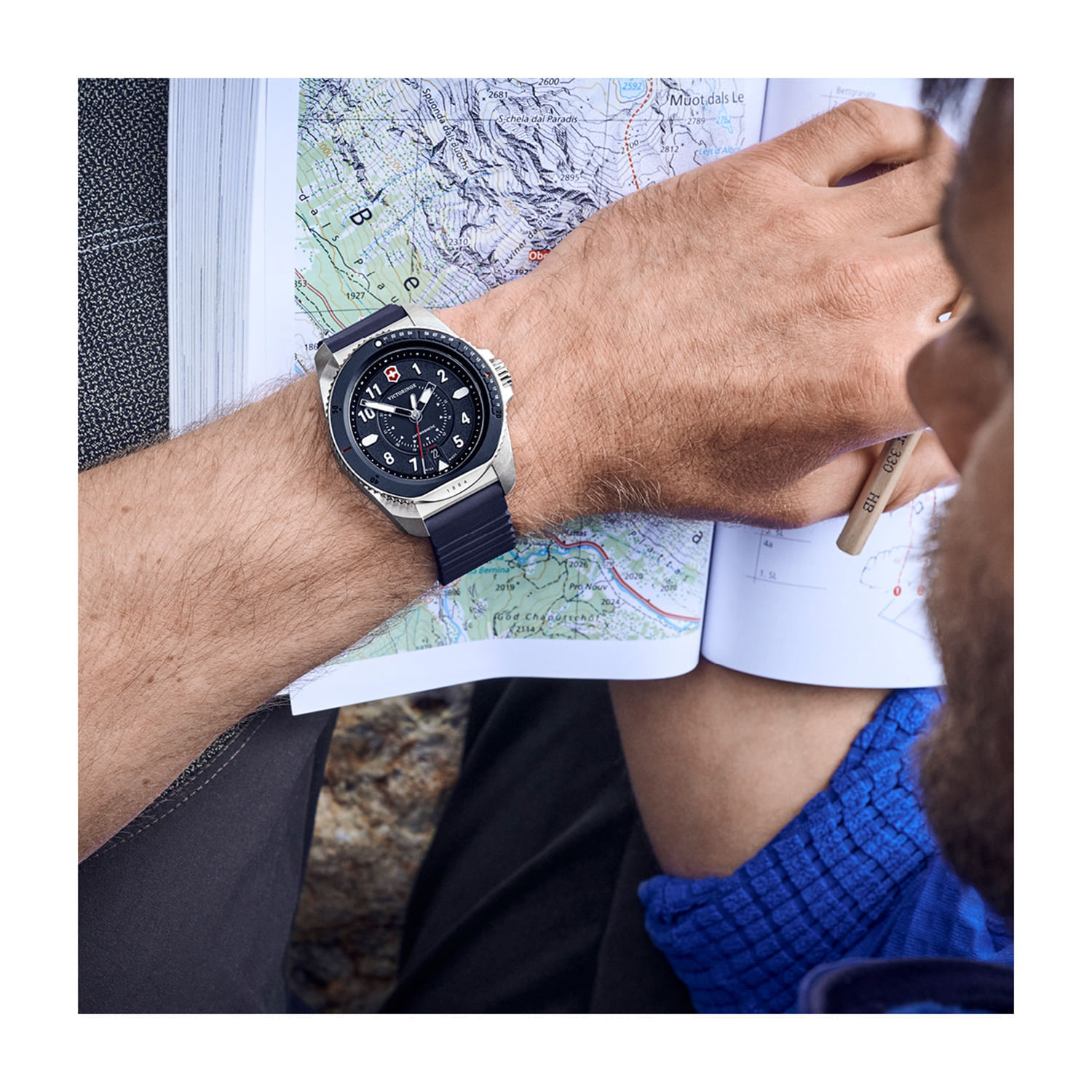 Relógio Victorinox Journey 1884 Masculino em Borracha Azul 241975