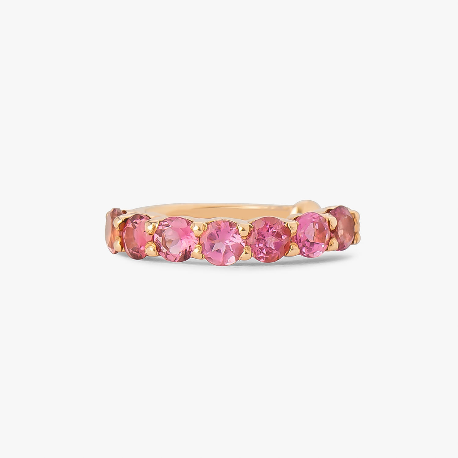 Anel dourado com oito pedras rosas em gradiente, em uma disposição circular.