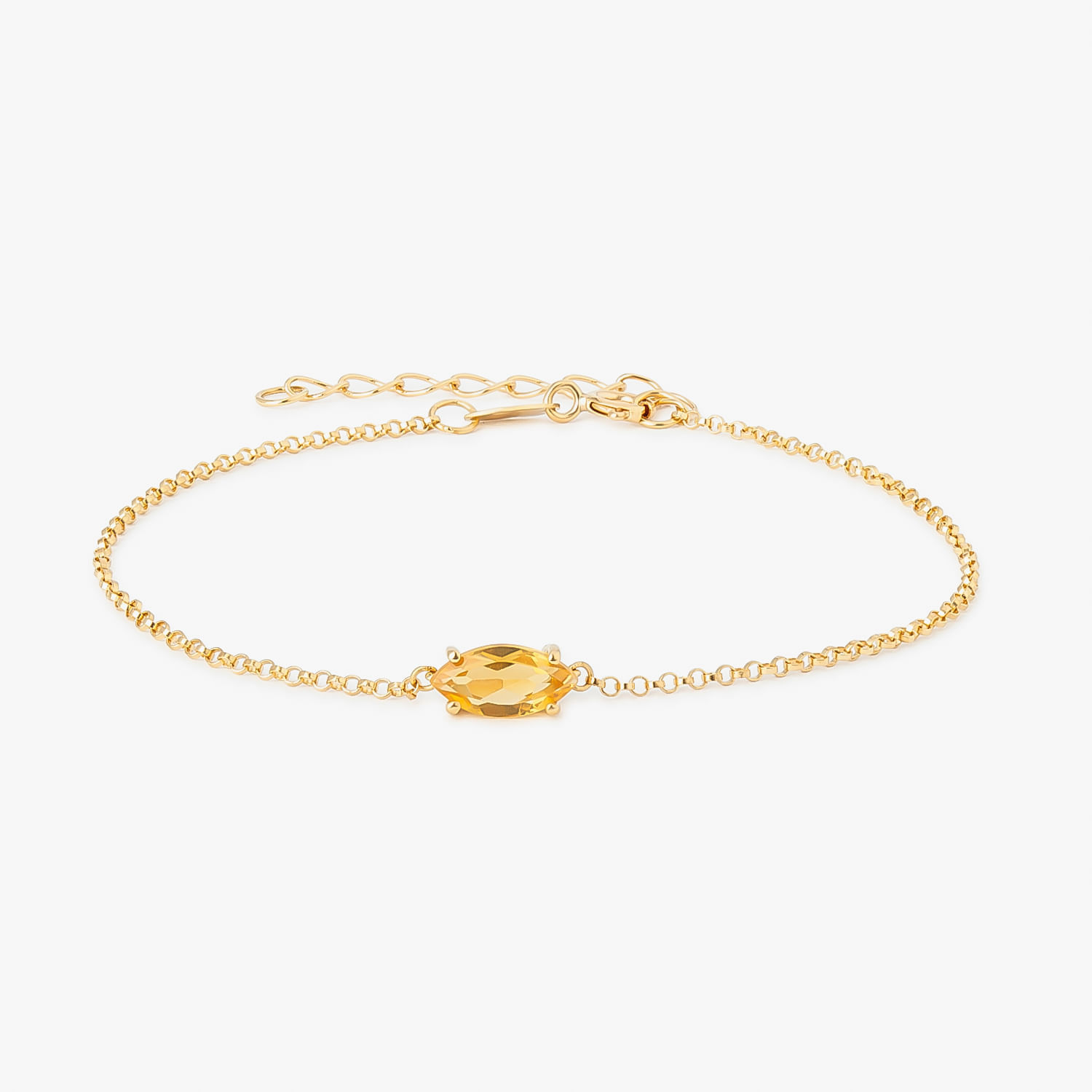 Pulseira dourada com uma pedra oval no centro, delicada e fina, sobre fundo branco.