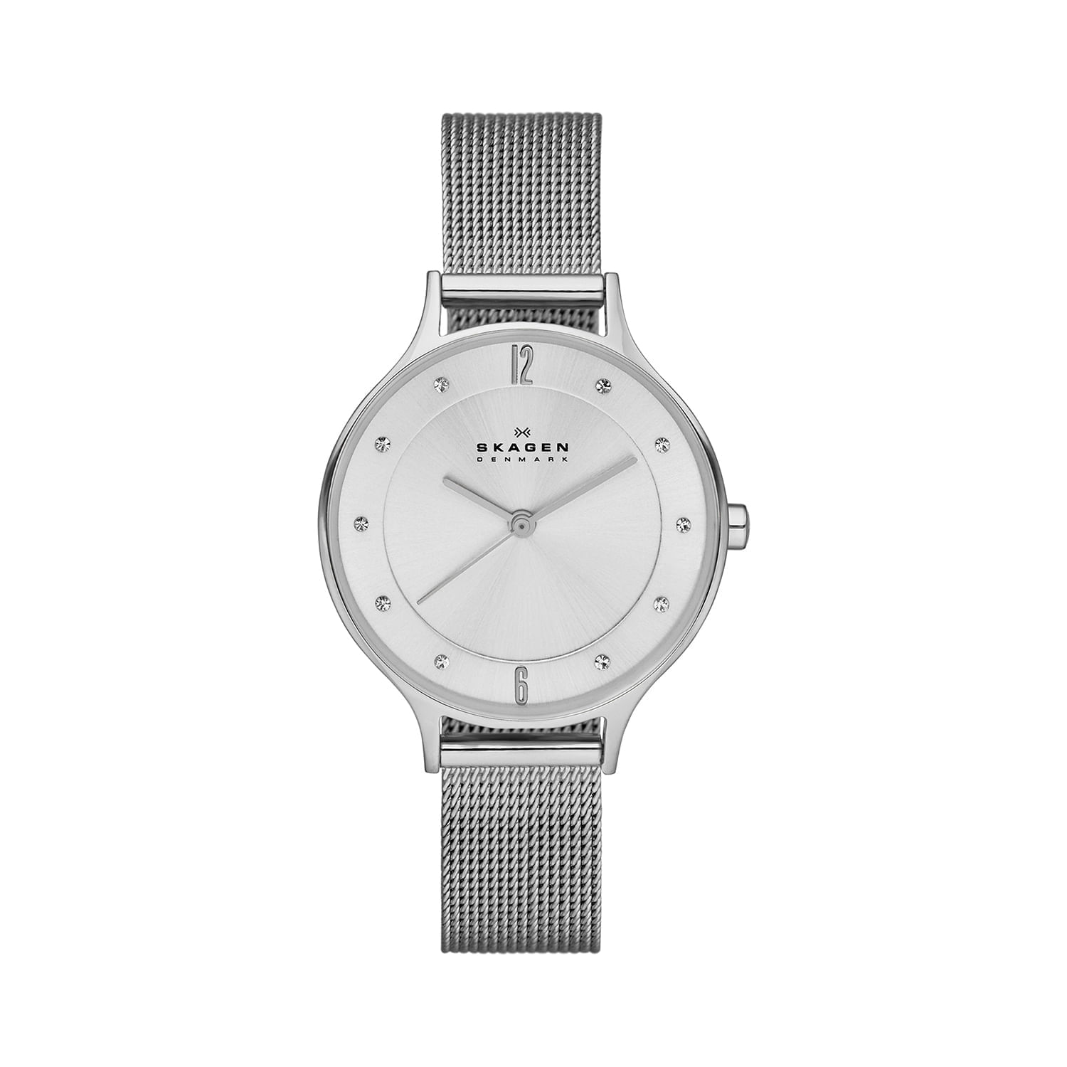 Relógio feminino com pulseira de malha prateada, mostrador prateado e detalhes de cristais nos marcadores.