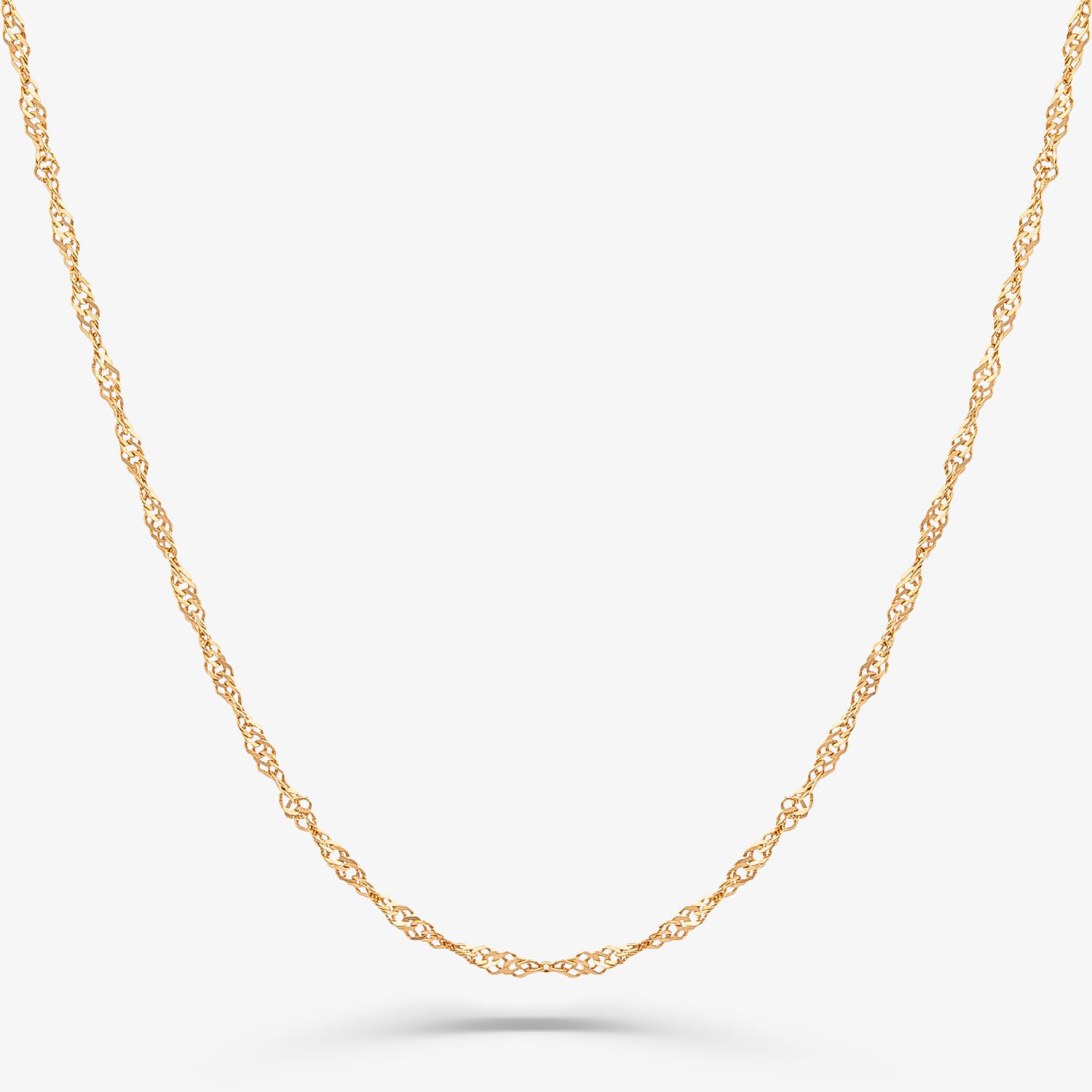Corrente dourada com elos entrelaçados, exibida contra fundo branco.