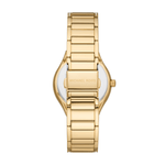 Relógio feminino dourado Michael Kors com pulseira metálica, visto de trás, com a marca "MICHAEL KORS" no fechamento.