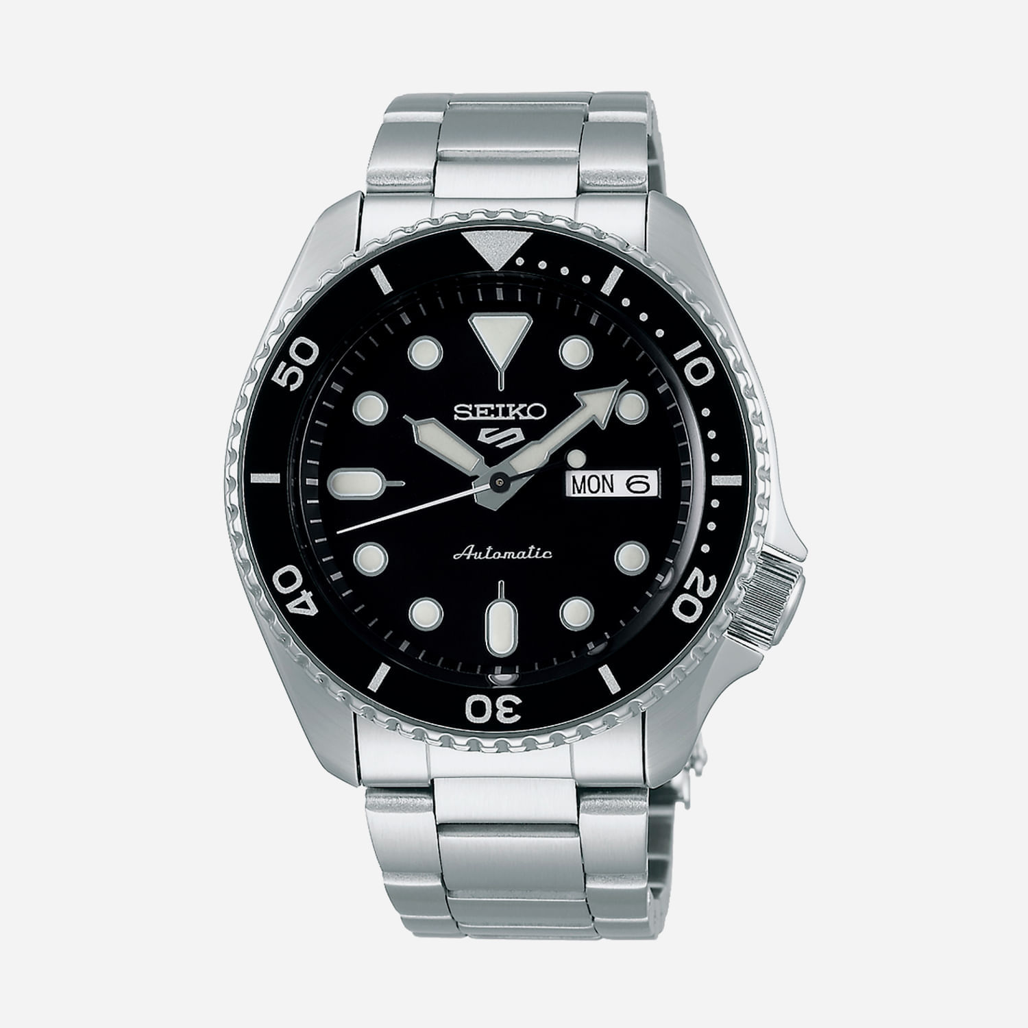 Relógio de pulso black com caixa e pulseira de metal, mostrador preto com marcadores e ponteiros brancos, data e dia na posição 3.