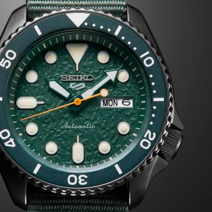 Relógio Seiko 5Sports Masculino em Nylon Verde SRPD77B1