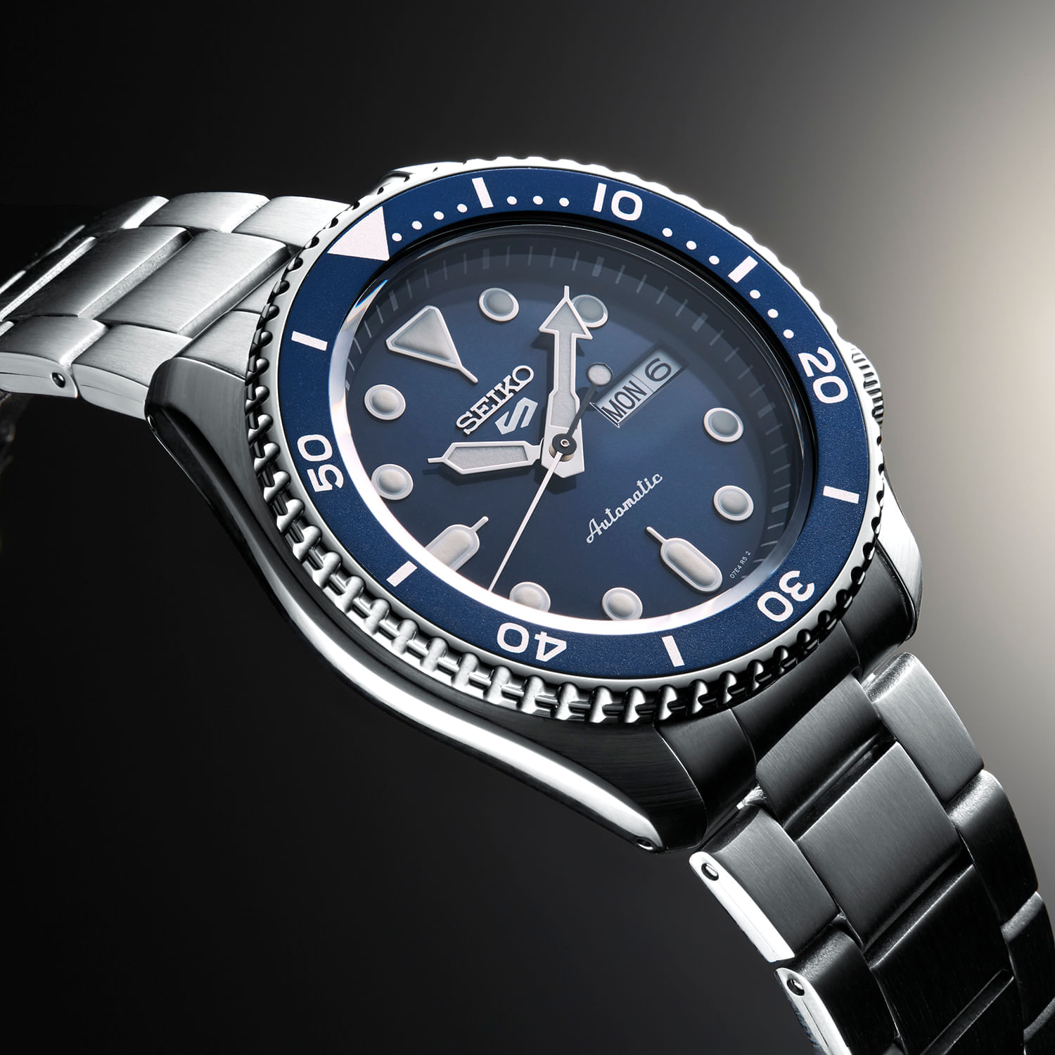 Relógio Seiko New 5 Sports Automático Masculino em Aço Prateado
