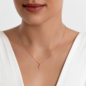 Pingente Letra E com Diamante em Ouro Amarelo 18k