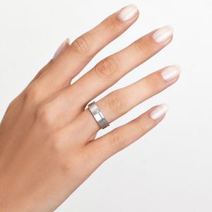 Aliança Anatômica com 2 Pontos de Diamantes com Friso em Ouro Branco 18k - 5,5 mm