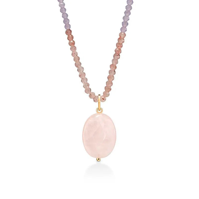 Colar com bola de quartzo rosa e corrente de beads roxas e rosadas.