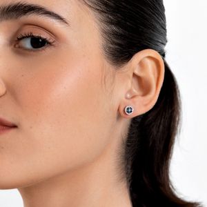 Binco Stud com Safira e Diamantes em Ouro Branco 18k