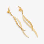 Par de brincos dourados com design alongado e curvado, com acabamento matte e brilhante.