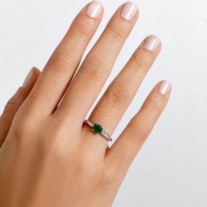 Anel com Quartzo Verde e Diamantes em Ouro Branco 18k