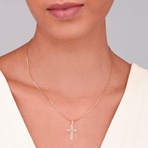 Pingente Cruz Vazada em Ouro Amarelo 18k