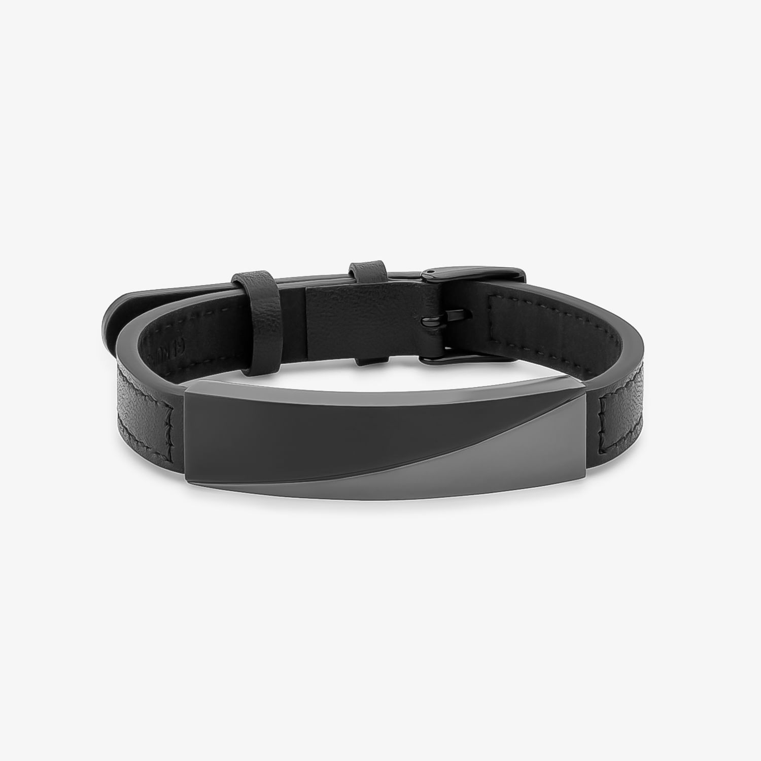 Pulseira de couro preta com placa de metal cinza e detalhes em couro, com fecho de trava.