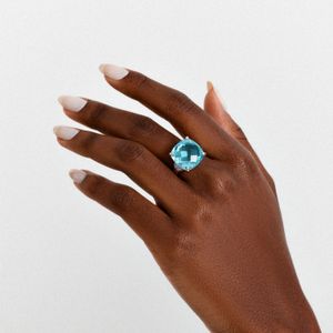 Anel com Topázio Azul e Diamantes em Ouro Branco 18k