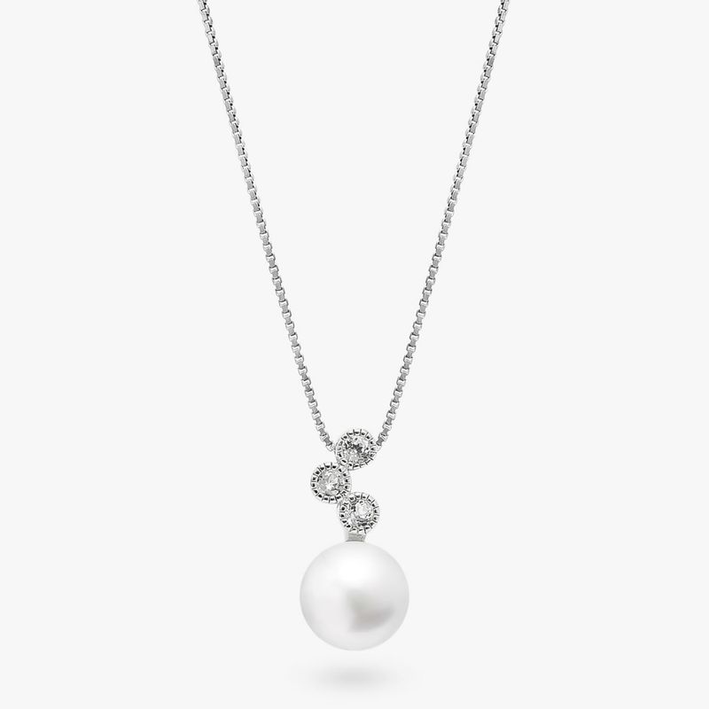 Colar com pingente de pérola e detalhes de zircônias em prata.