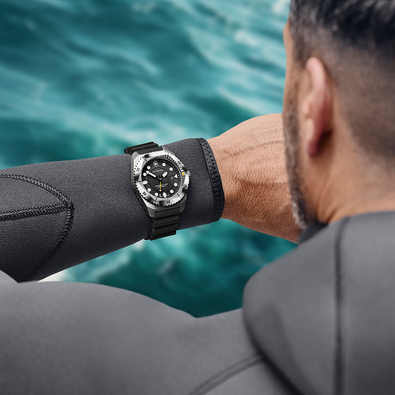 Relógio Victorinox Masculino em Borracha Preta DIVE PRO 241990
