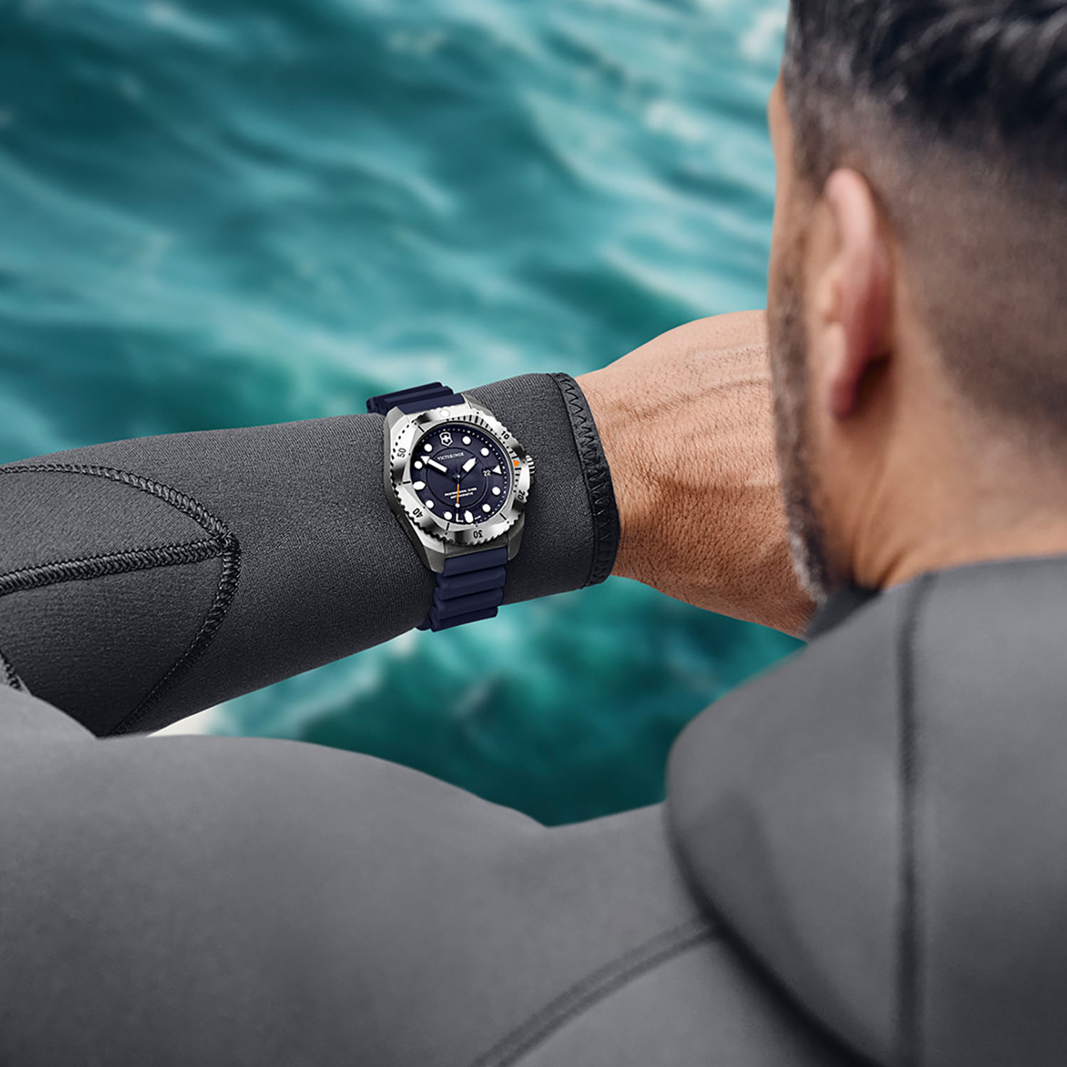 Relógio Victorinox Masculino em Borracha Azul DIVE PRO 241991