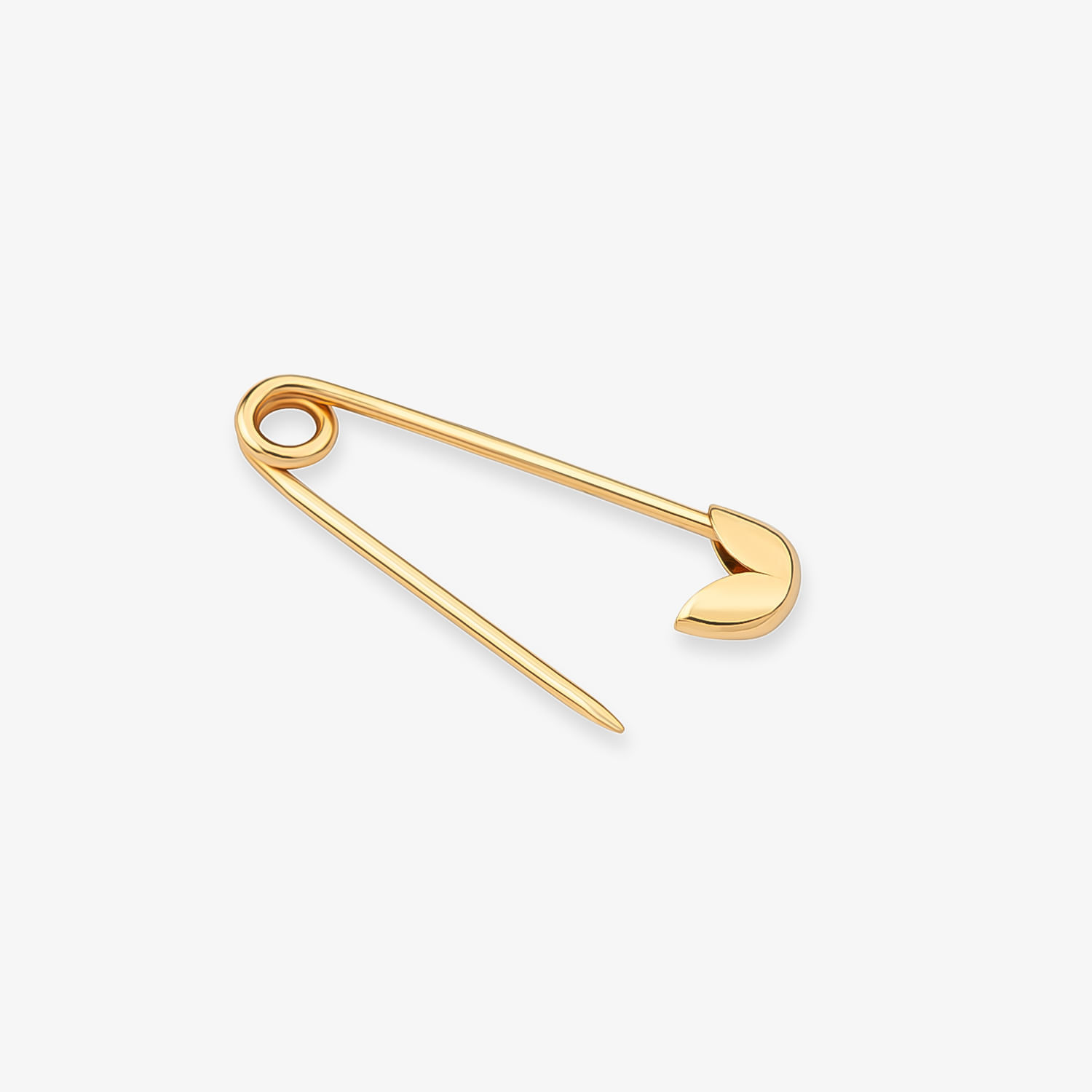 Segura alfinete de metal dourado em formato de agulha com um lado em forma de curva.