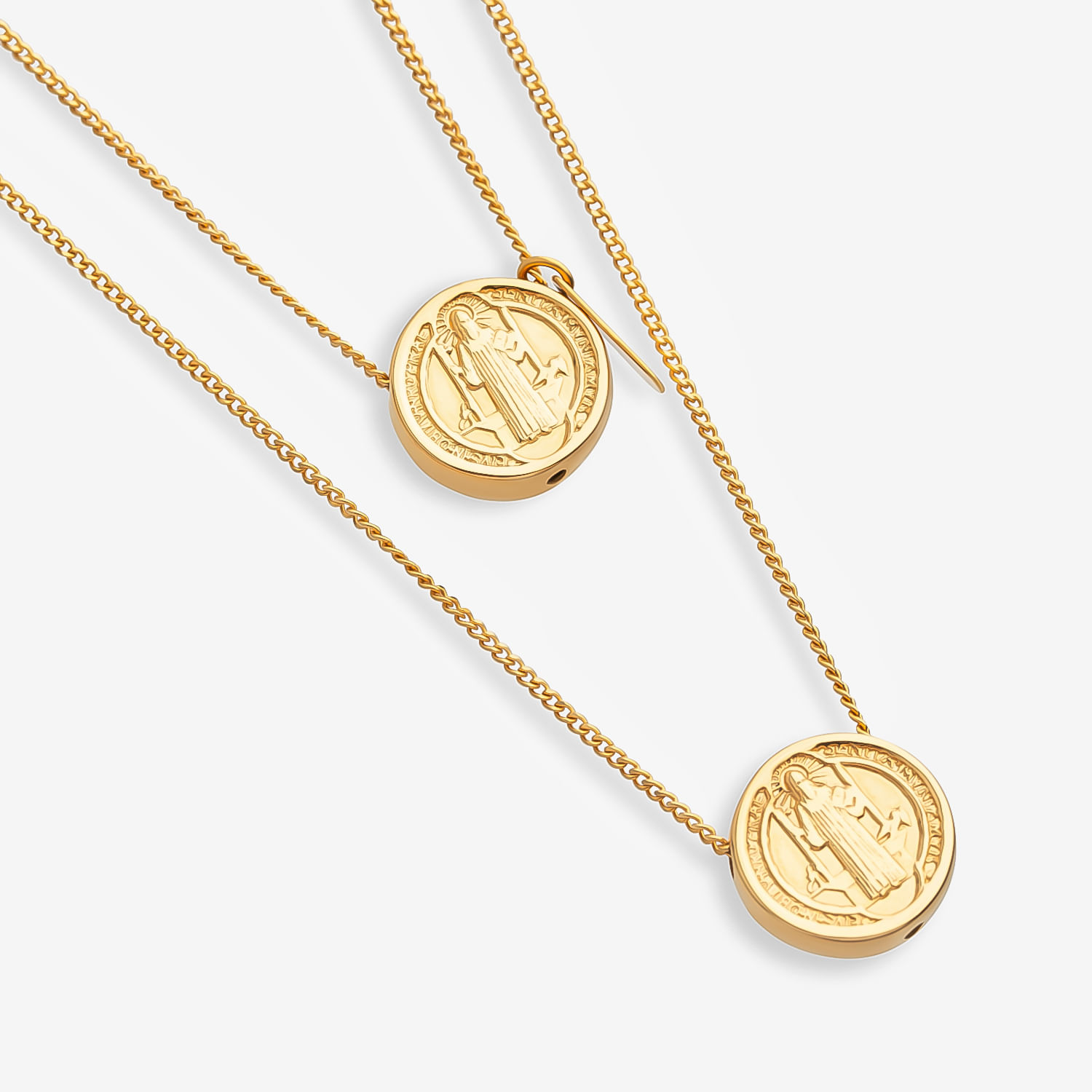 Colar Escapulário São Bento em Prata 925 com banho de Ouro amarelo 18k