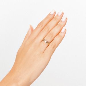 Aliança Anatômica em Ouro Branco e Ouro Amarelo 18k - 4,3 mm