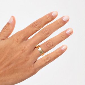 Aliança Anatômica com Friso em Ouro Amarelo 18k - 6 mm