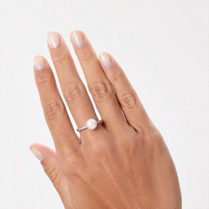 Anel solitário com Pérola e Diamante em Ouro Branco 18k</h3>