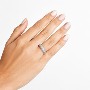 Anel com Diamante em Ouro Branco 18k