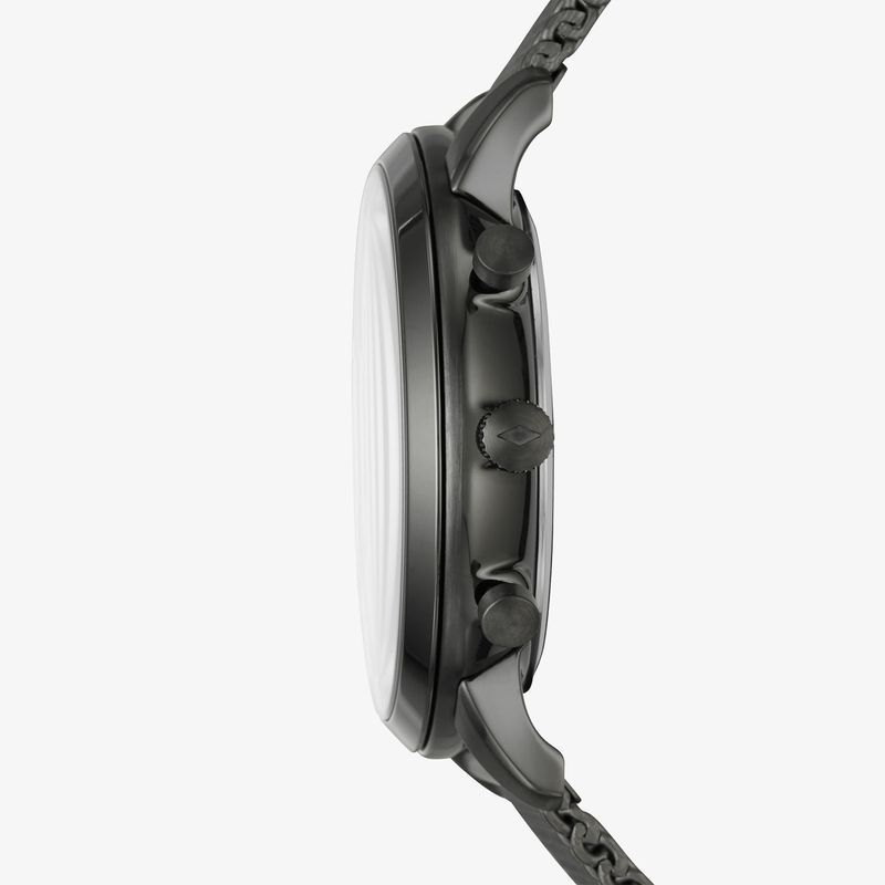 Relógio com pulseira de metal, mostrador preto, caixa preta, e três botões laterais, visto de perfil lateral.