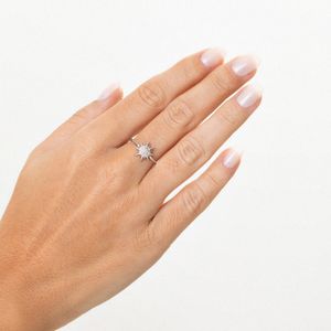 Anel  com Diamantes em Ouro Branco 18K