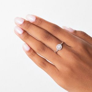 Anel com Diamantes em Ouro Branco 18k - 8 mm