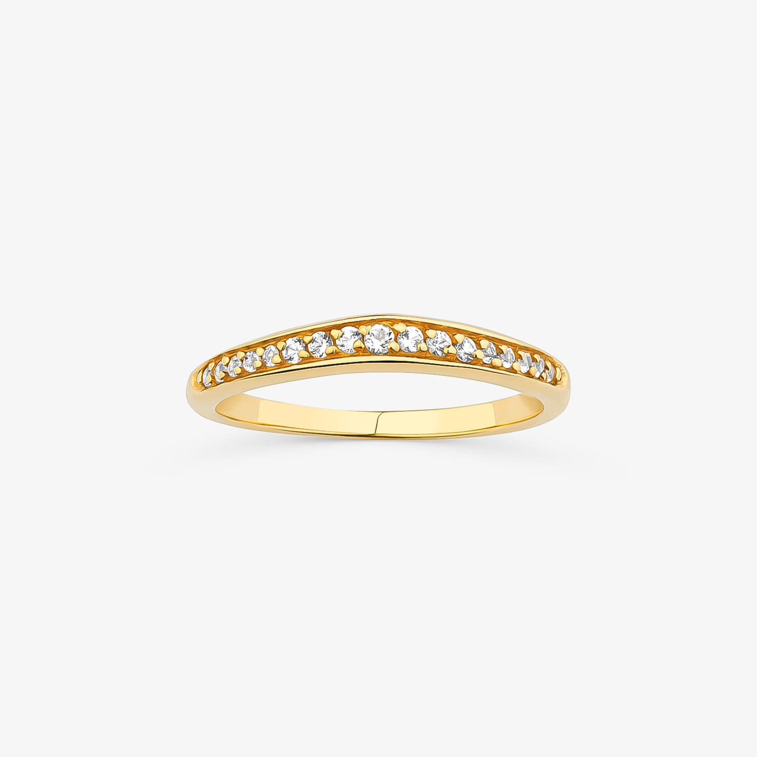 Anel dourado com pequenas pedras transparentes em linha reta ao longo de toda a circunferência.