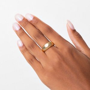 Anel em Prata 925 com Banho de Ouro Amarelo 18k e Madreperola