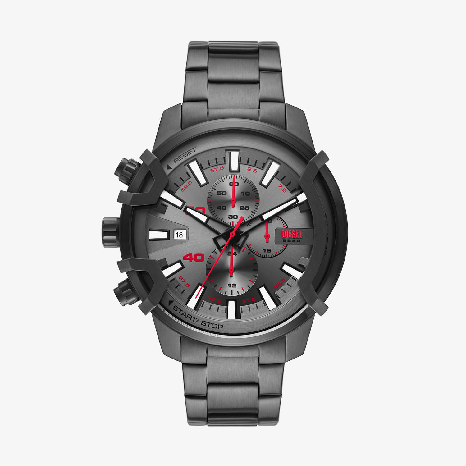 Relógio masculino Diesel com mostrador cinza, detalhes em preto e vermelho, pulseira de metal cinza e design robusto.