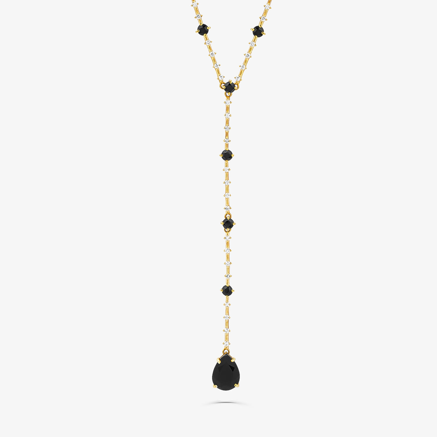 Colar longo com pingente em gotas negras e detalhes em ouro, com pedras brancas ao longo do colar.